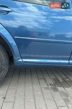 Хэтчбек Volkswagen Golf 1999 в 