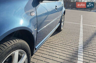 Хэтчбек Volkswagen Golf 1999 в 