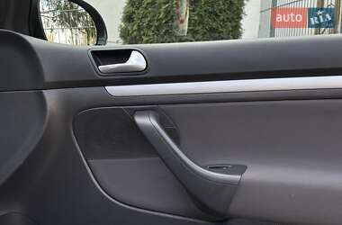 Хэтчбек Volkswagen Golf 2008 в 