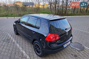 Хэтчбек Volkswagen Golf 2005 в 