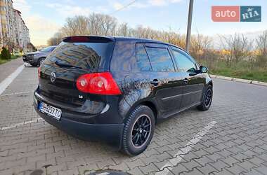 Хэтчбек Volkswagen Golf 2005 в 