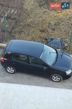 Хетчбек Volkswagen Golf 2004 в 