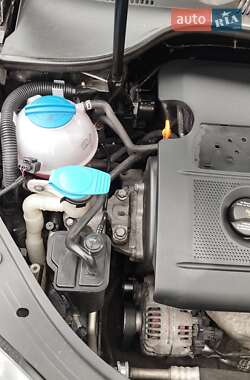 Хетчбек Volkswagen Golf 2004 в 