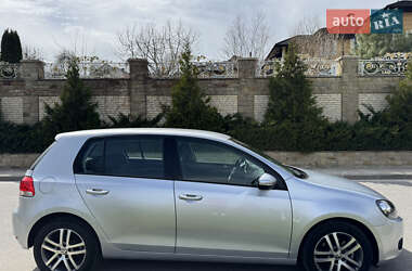 Хэтчбек Volkswagen Golf 2009 в 
