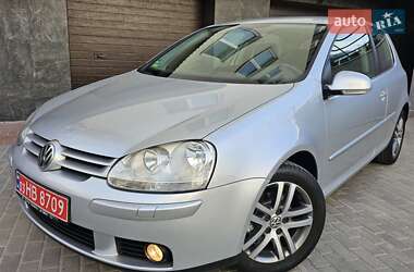 Хетчбек Volkswagen Golf 2006 в 
