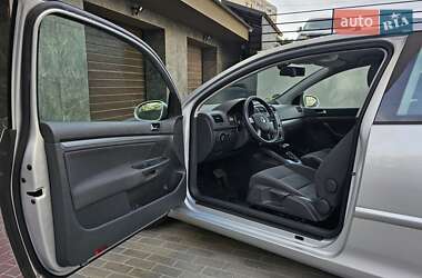 Хетчбек Volkswagen Golf 2006 в 