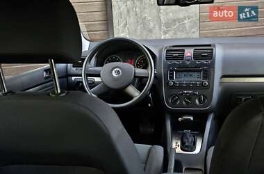 Хетчбек Volkswagen Golf 2006 в 