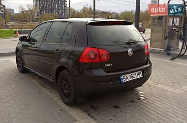 Хэтчбек Volkswagen Golf 2005 в 