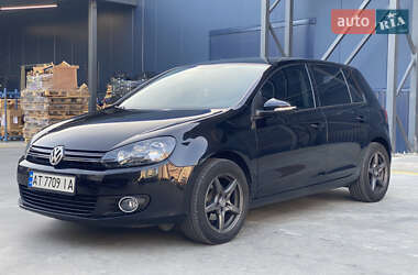 Хэтчбек Volkswagen Golf 2010 в 