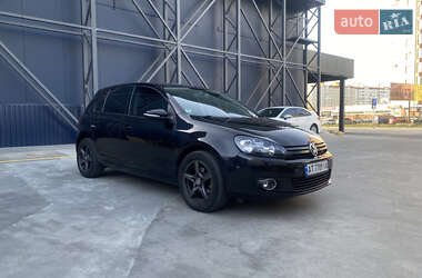 Хэтчбек Volkswagen Golf 2010 в 