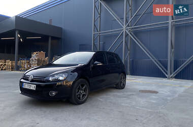 Хэтчбек Volkswagen Golf 2010 в 