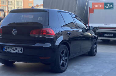 Хэтчбек Volkswagen Golf 2010 в 