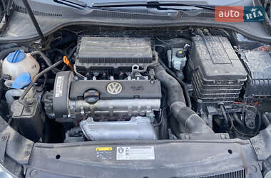Хэтчбек Volkswagen Golf 2010 в 
