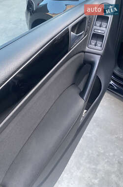 Хэтчбек Volkswagen Golf 2010 в 