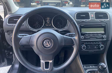 Хэтчбек Volkswagen Golf 2010 в 