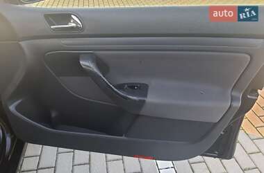 Хетчбек Volkswagen Golf 2004 в 