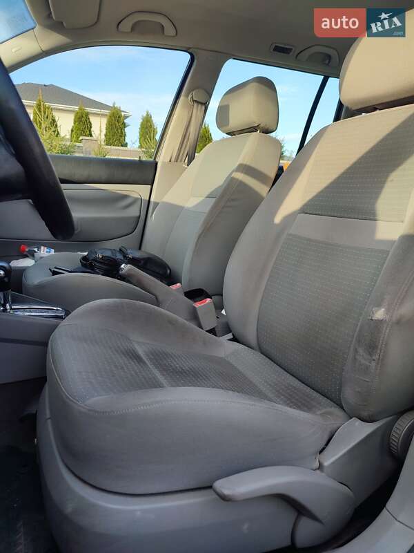 Універсал Volkswagen Golf 2004 в Запоріжжі