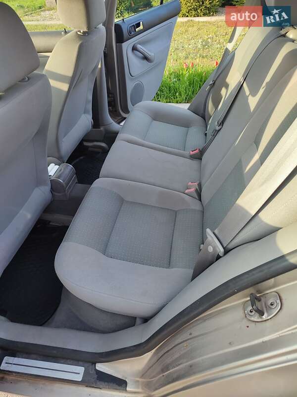 Універсал Volkswagen Golf 2004 в Запоріжжі