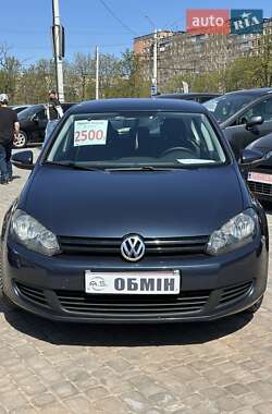 Хэтчбек Volkswagen Golf 2010 в 
