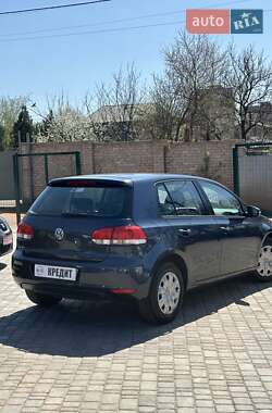 Хэтчбек Volkswagen Golf 2010 в 