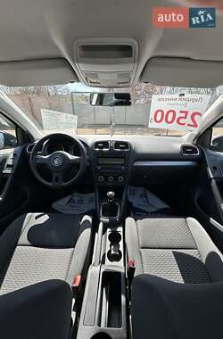 Хэтчбек Volkswagen Golf 2010 в 