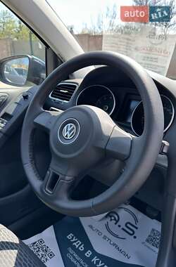 Хэтчбек Volkswagen Golf 2010 в 