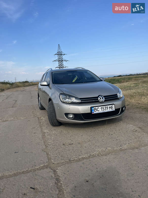 Универсал Volkswagen Golf 2012 в Староказачьем