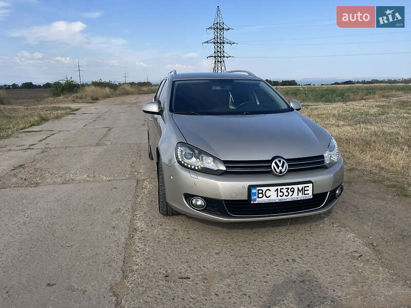 Универсал Volkswagen Golf 2012 в Староказачьем