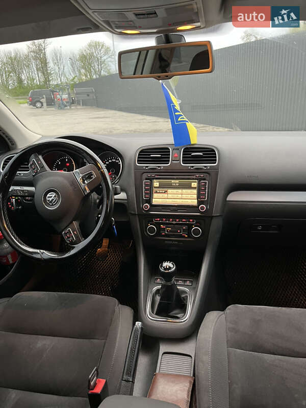 Универсал Volkswagen Golf 2012 в Староказачьем