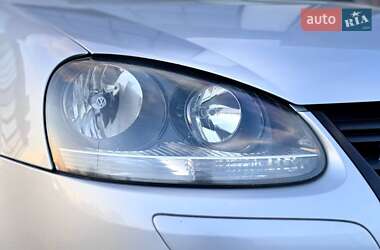 Хэтчбек Volkswagen Golf 2008 в 