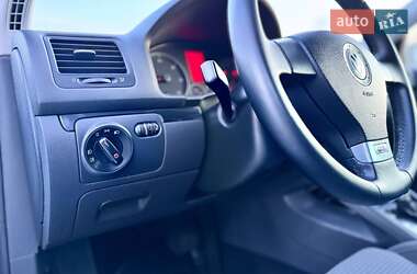 Хэтчбек Volkswagen Golf 2008 в 