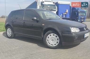 Хетчбек Volkswagen Golf 2002 в 