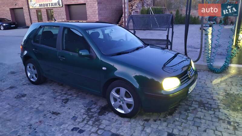 Хетчбек Volkswagen Golf 2002 в Ланівці