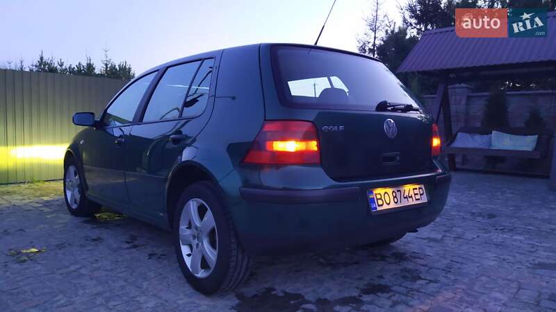 Хетчбек Volkswagen Golf 2002 в Ланівці