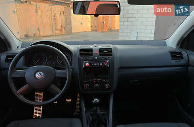 Хэтчбек Volkswagen Golf 2004 в 
