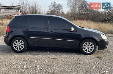 Хэтчбек Volkswagen Golf 2005 в 