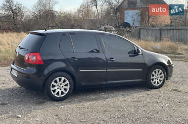 Хэтчбек Volkswagen Golf 2005 в 