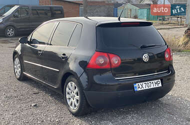 Хэтчбек Volkswagen Golf 2005 в 