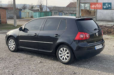 Хэтчбек Volkswagen Golf 2005 в 