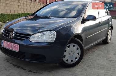 Хэтчбек Volkswagen Golf 2005 в 