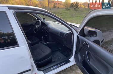 Хэтчбек Volkswagen Golf 1999 в 