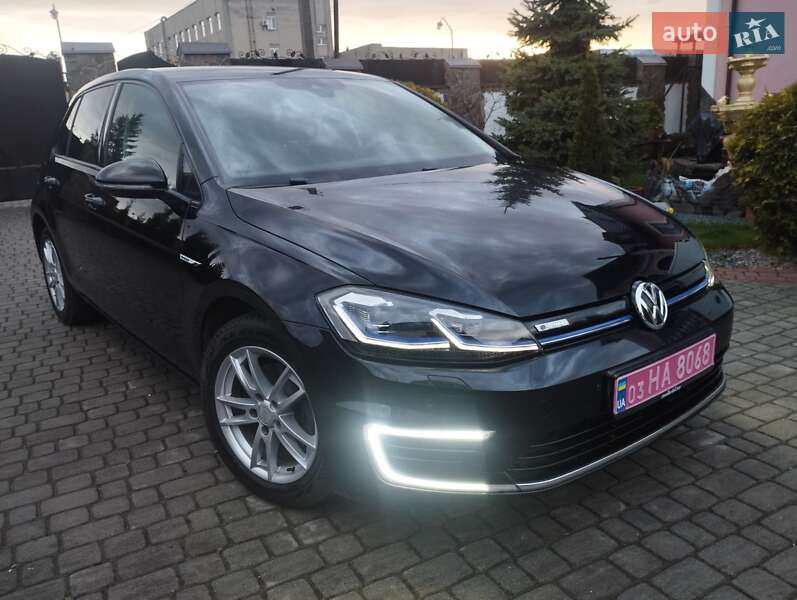 Хэтчбек Volkswagen Golf 2018 в 