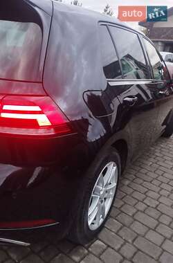 Хэтчбек Volkswagen Golf 2018 в 