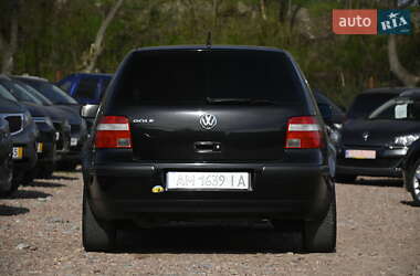 Хэтчбек Volkswagen Golf 2003 в 
