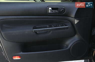 Хэтчбек Volkswagen Golf 2003 в 