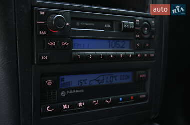 Хэтчбек Volkswagen Golf 2003 в 