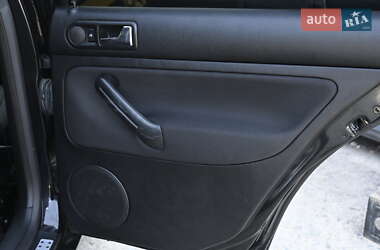 Хэтчбек Volkswagen Golf 2003 в 