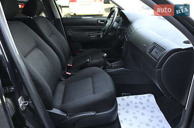 Хэтчбек Volkswagen Golf 2003 в 