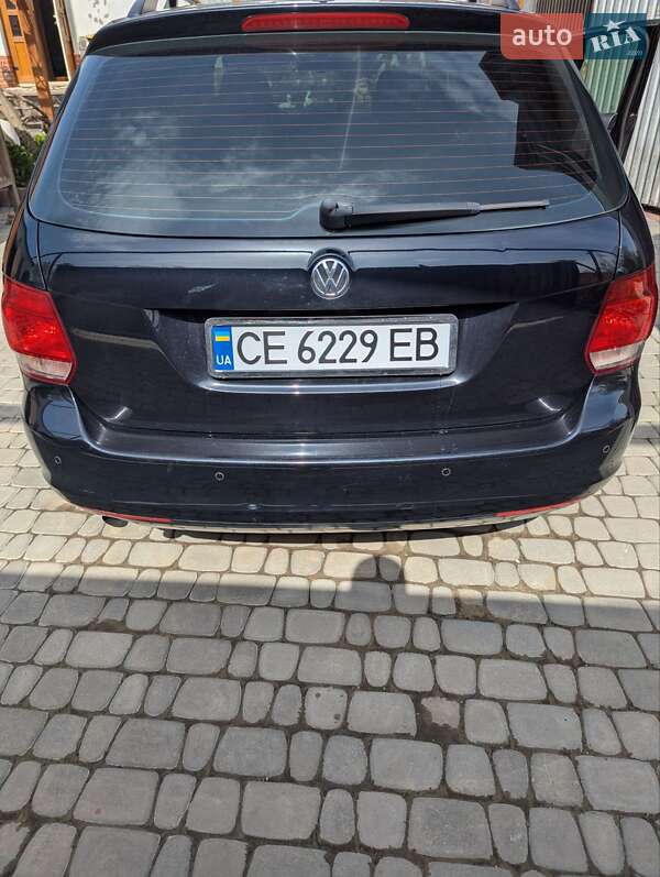 Универсал Volkswagen Golf 2011 в Черновцах