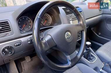 Хэтчбек Volkswagen Golf 2006 в 